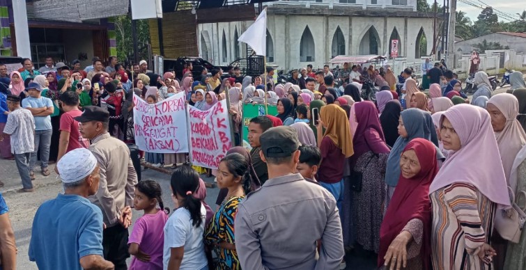 Bentuk Kekecewaan terhadap Pemerintah, Masyarakat Terdampak Bencana Kuta Trieng Nagan Raya Blokir Jalan