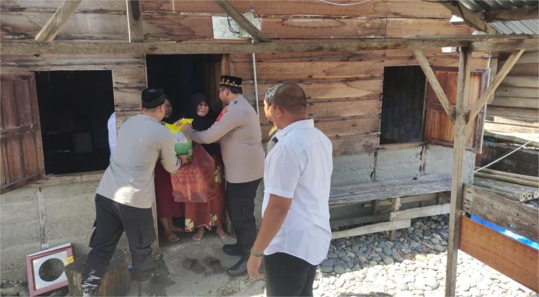 Kapolres Nagan Raya Saweu Gampong, Sholat Jumat dan Menjenguk Warga Sakit